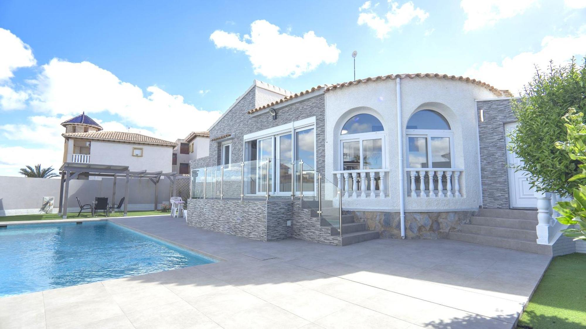 Modern Detached 4 Bed 3 Bath Villa With Private Pool Close To All Amenities Villamartin  Exterior photo